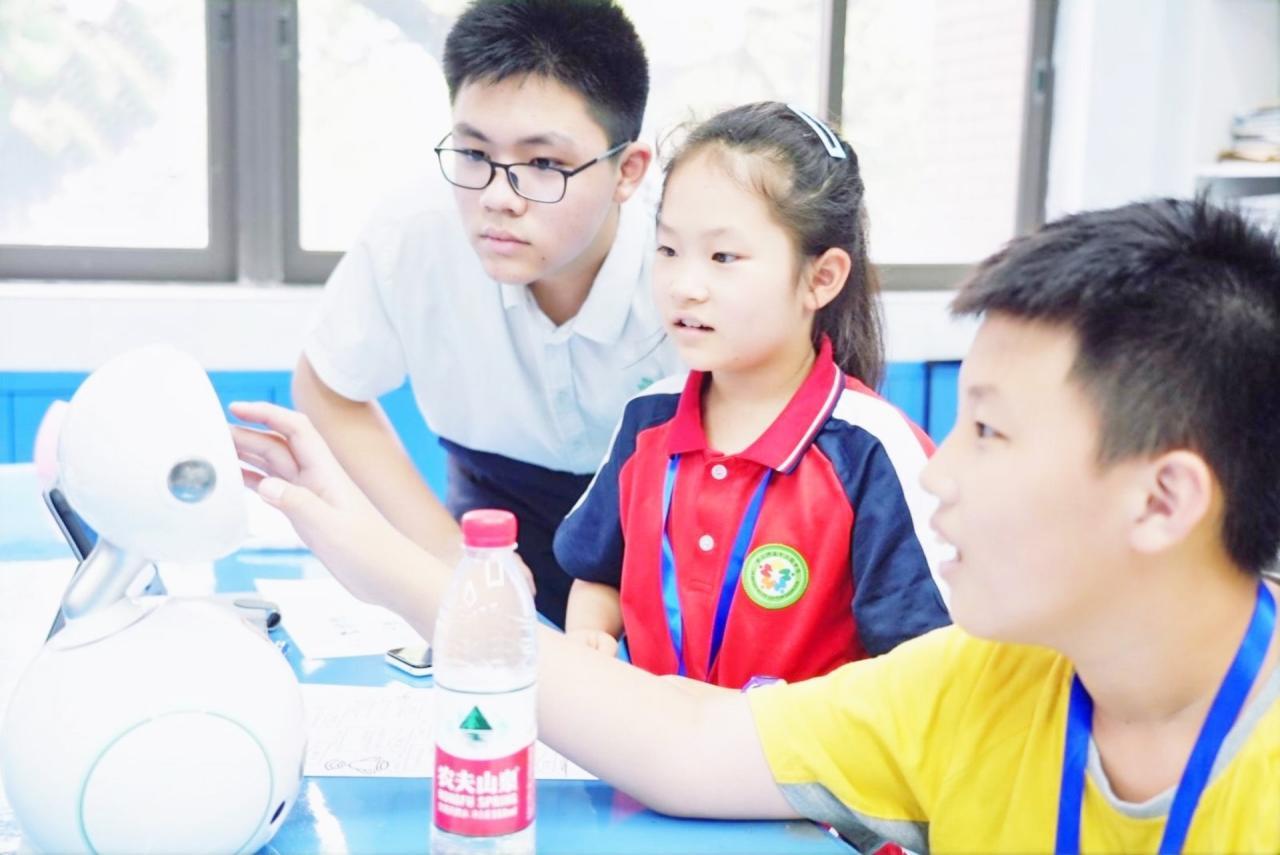 體驗松山湖學校人工智能課堂