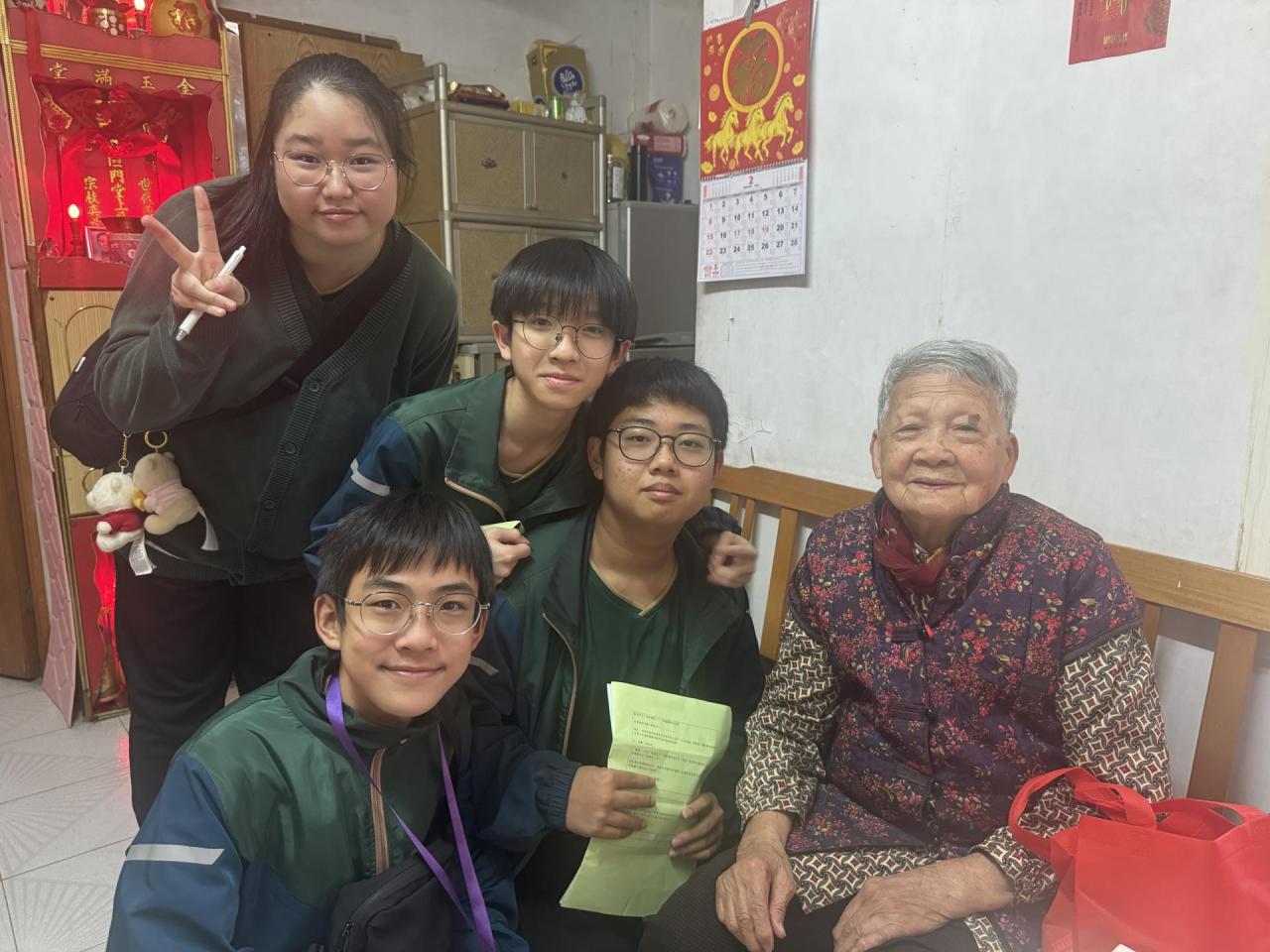 堂校合作農曆新年長者探訪義工服務